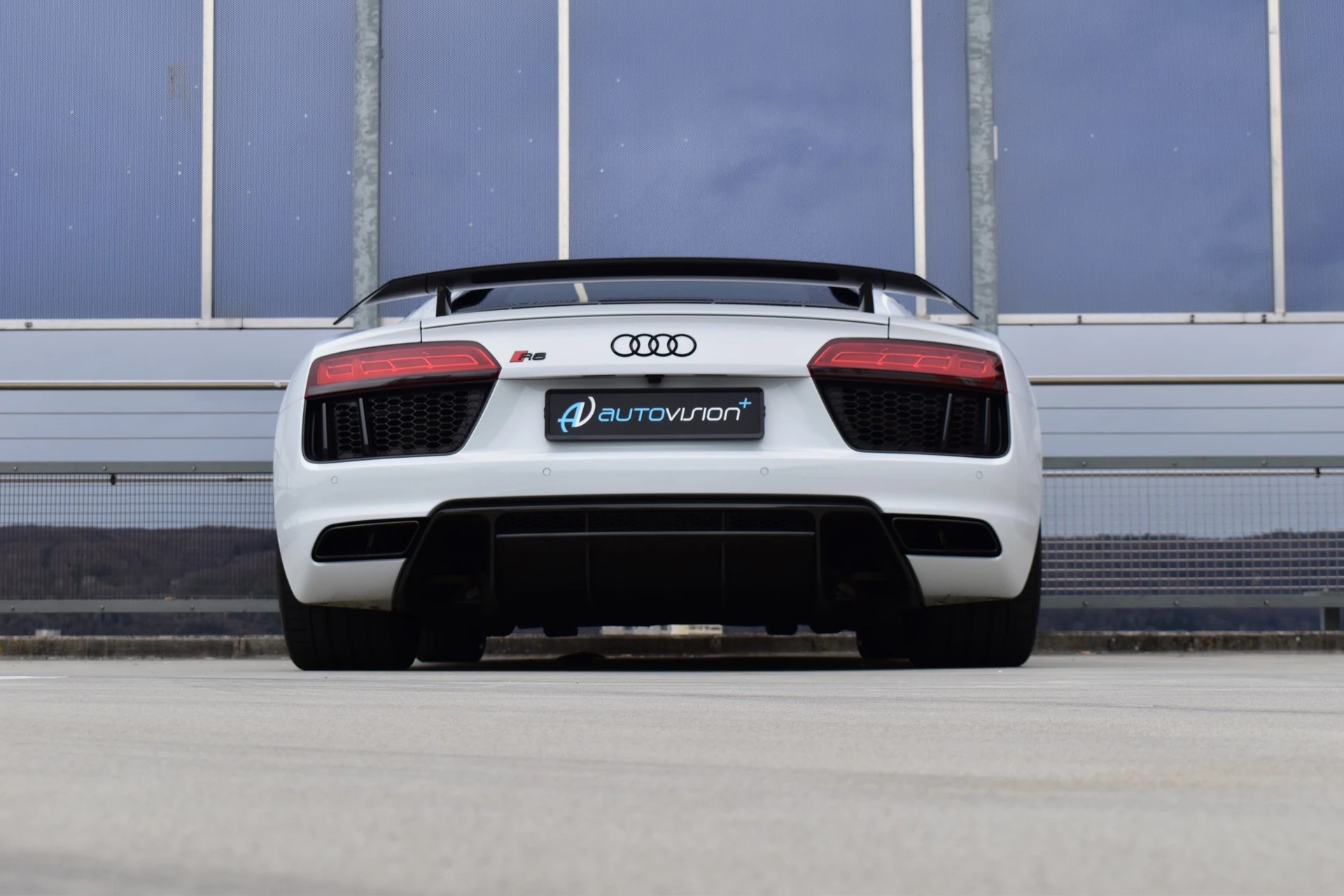 AUDI R8 COUPÉ 5.2 PLUS S-TRONIC CARBON l 611 PS-image-13