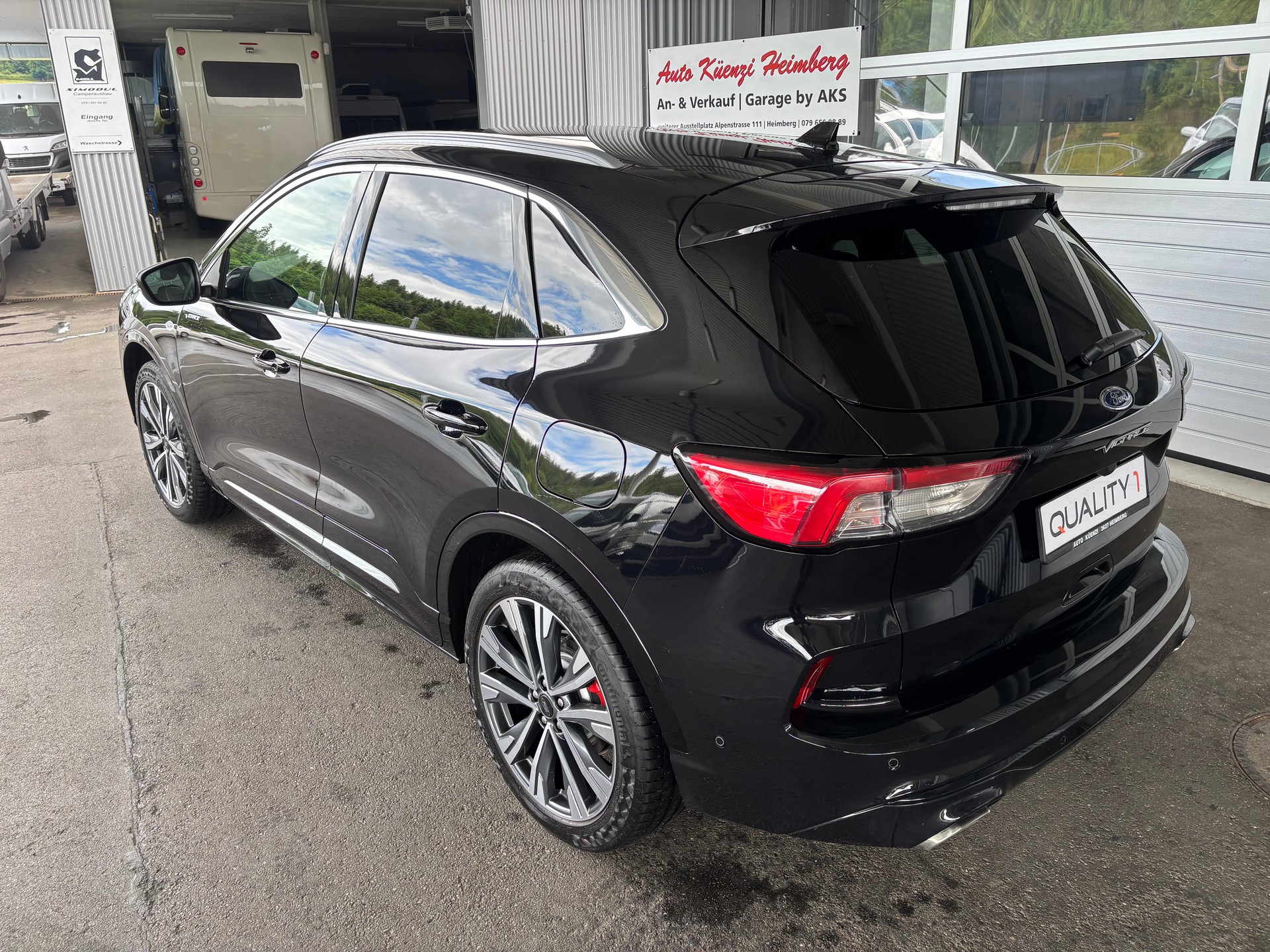 FORD Kuga 2.5 FHEV Vignale 4WD mit AHK-showroom-element-2
