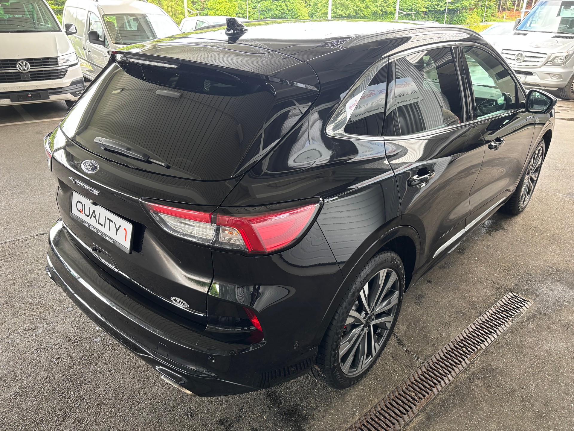 FORD Kuga 2.5 FHEV Vignale 4WD mit AHK-showroom-element-3