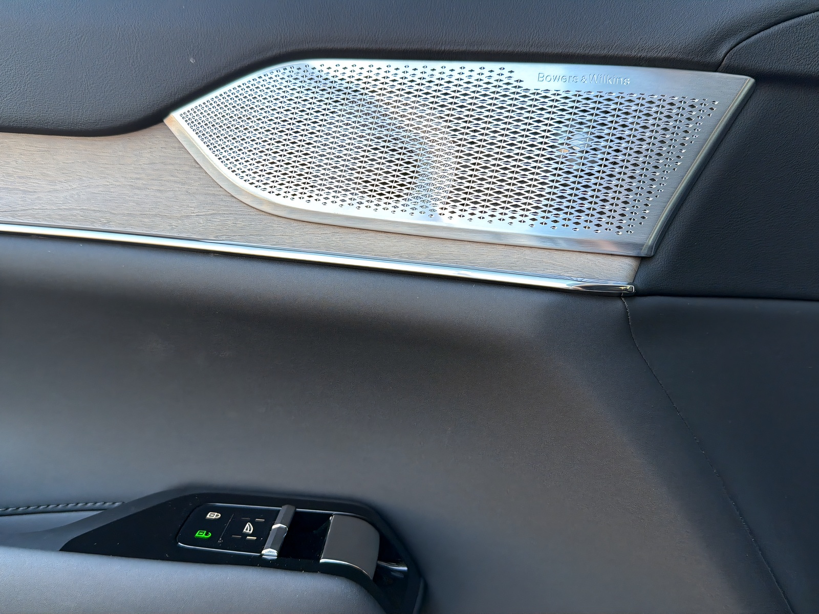 VOLVO EX 90 Twin Ultra AWD-image-8