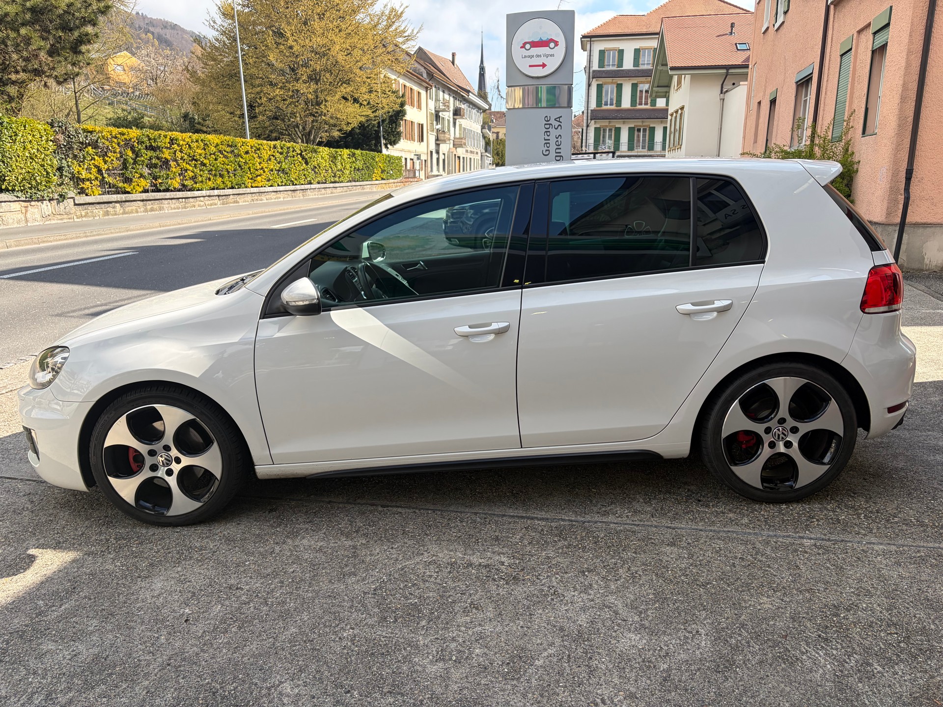 VW Golf 2.0 TSI GTI-image-2