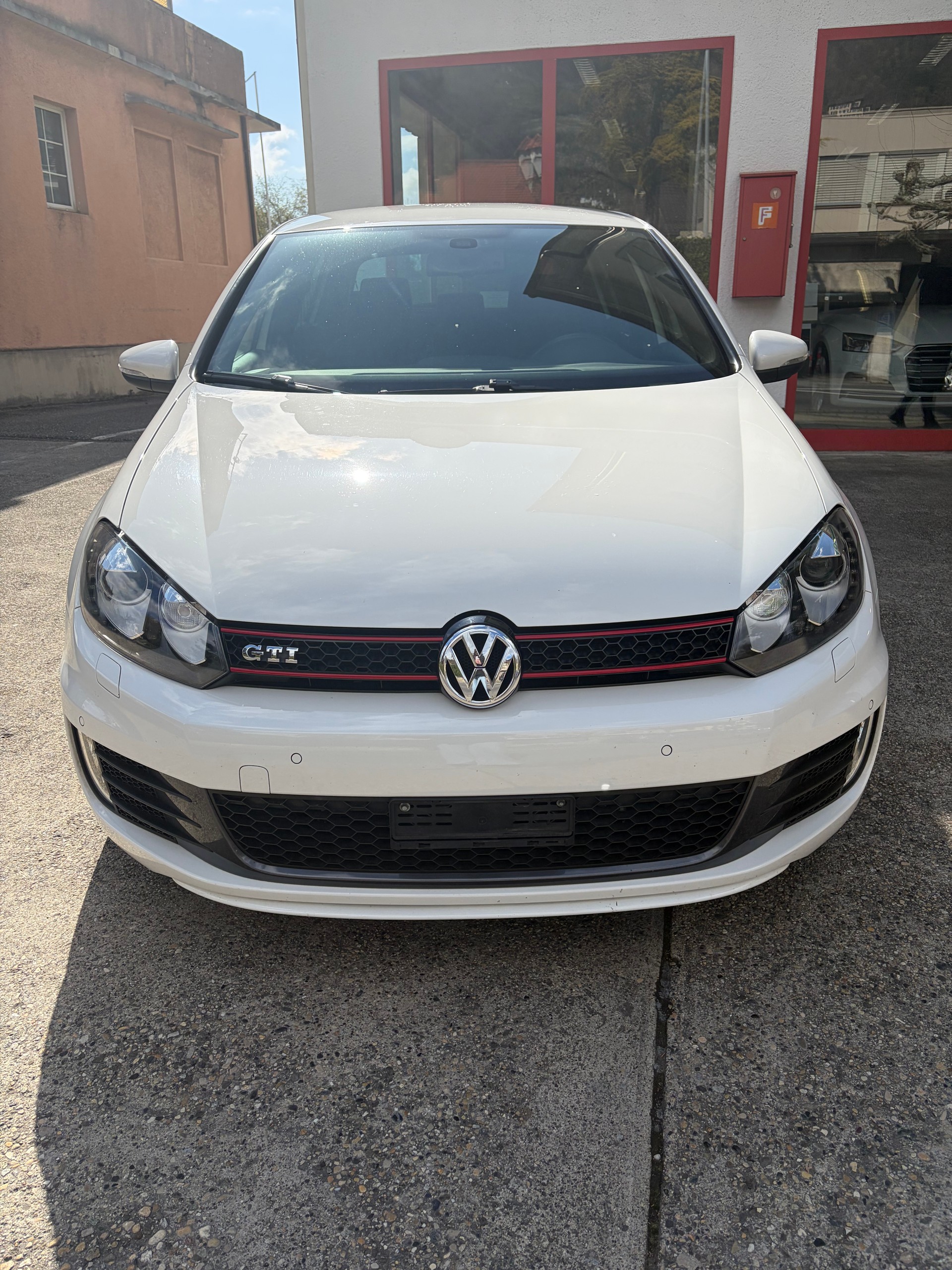 VW Golf 2.0 TSI GTI-image-1