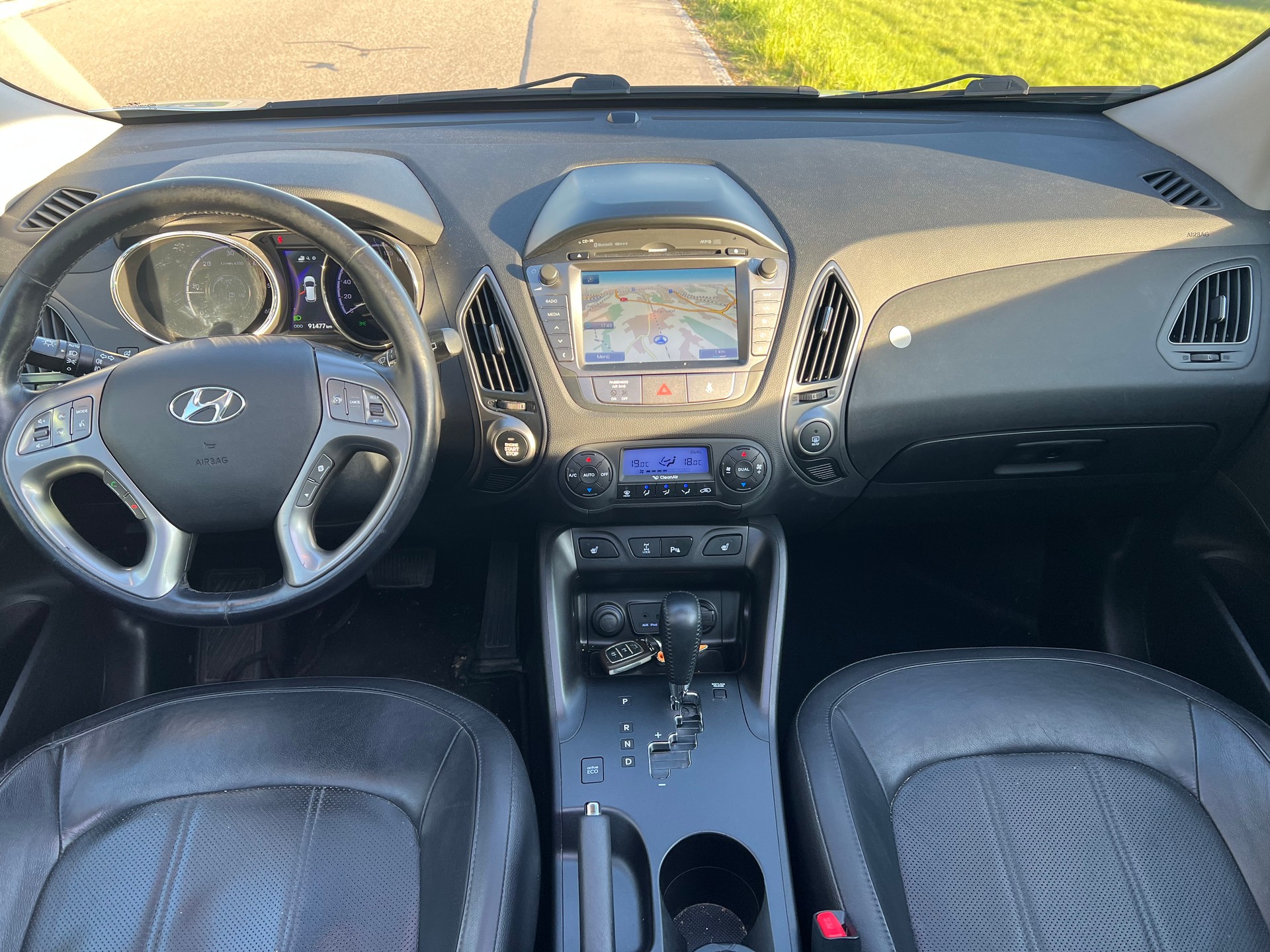HYUNDAI iX 35 2.0 CRDi GO! Plus 4WD Automatic-image-14