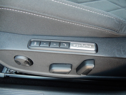 VW Golf Variant 2.0TSI Style 4Motion-image-6