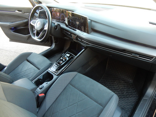 VW Golf Variant 2.0TSI Style 4Motion-image-10