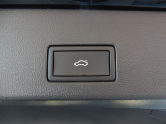 VW Golf Variant 2.0TSI Style 4Motion-image-9