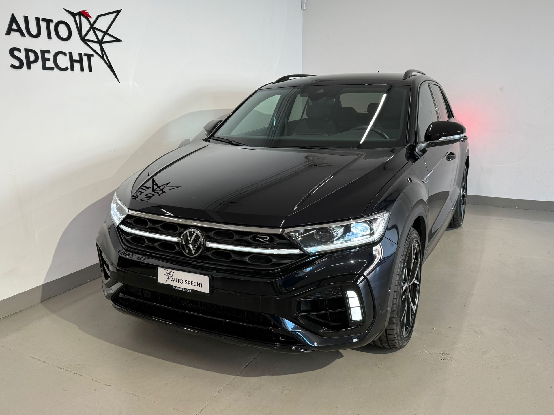 VW T-Roc 2.0 TSI R Akrapovič DSG 4Motion-image-1