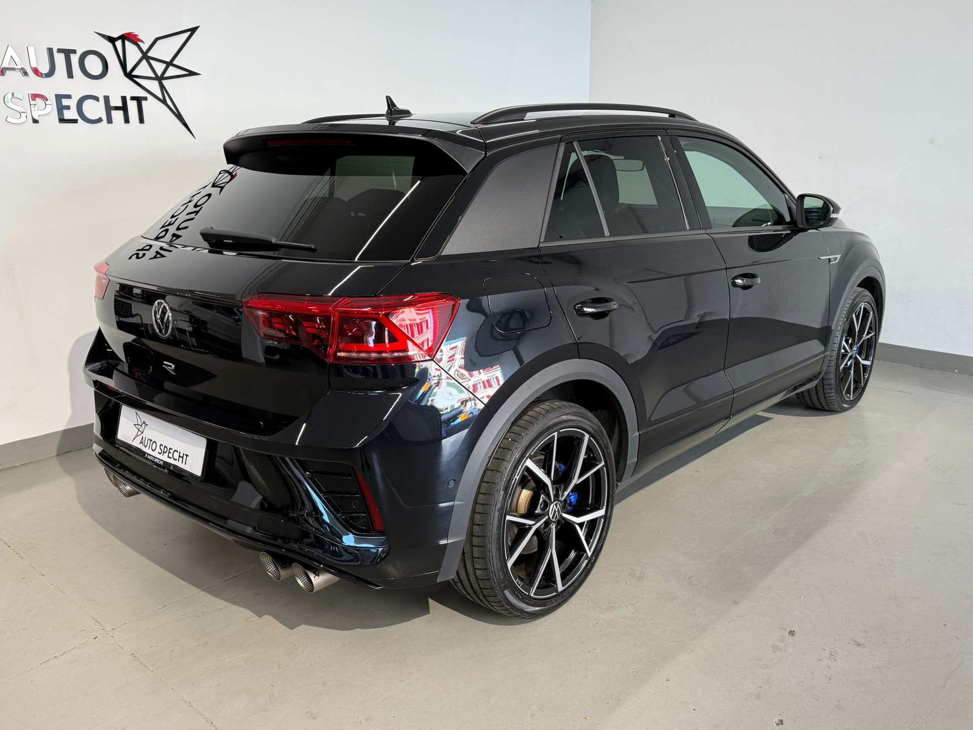 VW T-Roc 2.0 TSI R Akrapovič DSG 4Motion-image-4