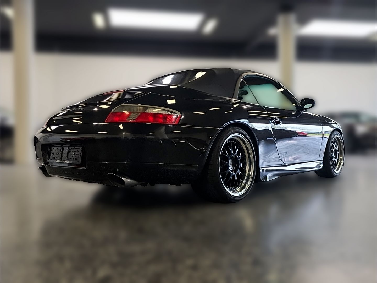 PORSCHE 911 Carrera Cabrio-image-3