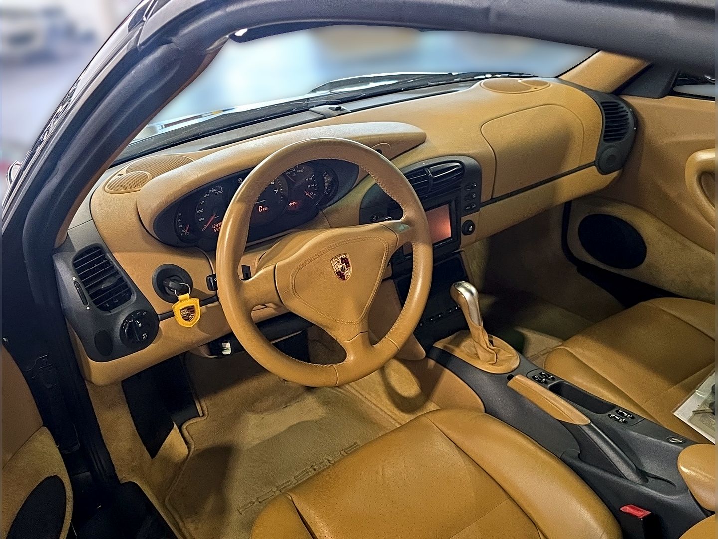 PORSCHE 911 Carrera Cabrio-image-6