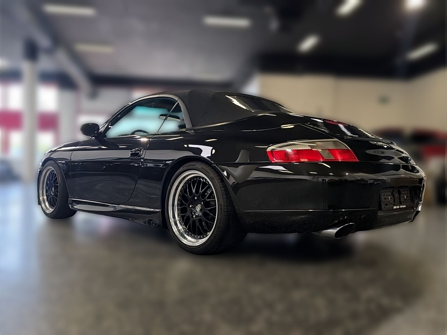 PORSCHE 911 Carrera Cabrio-image-1