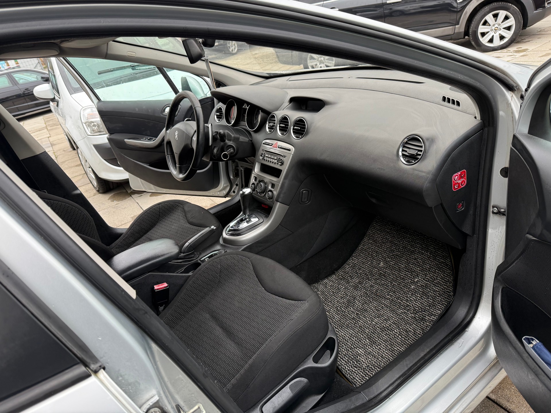 PEUGEOT 308 SW 1.6 HDI Trendy-image-11