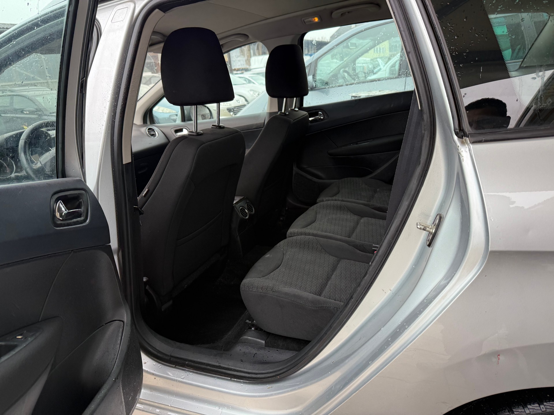 PEUGEOT 308 SW 1.6 HDI Trendy-image-10