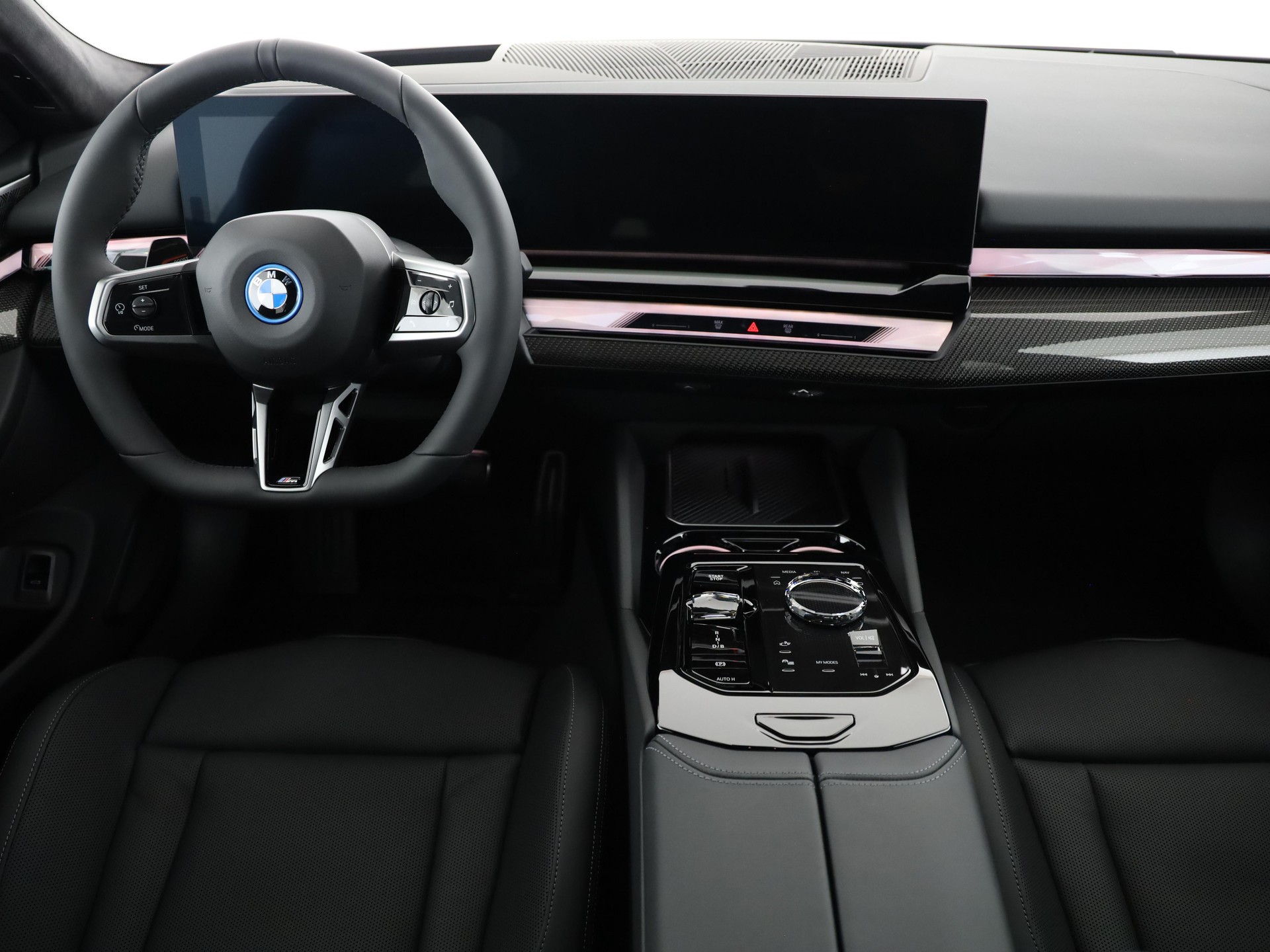 BMW i5 xDrive40 Touring-image-16