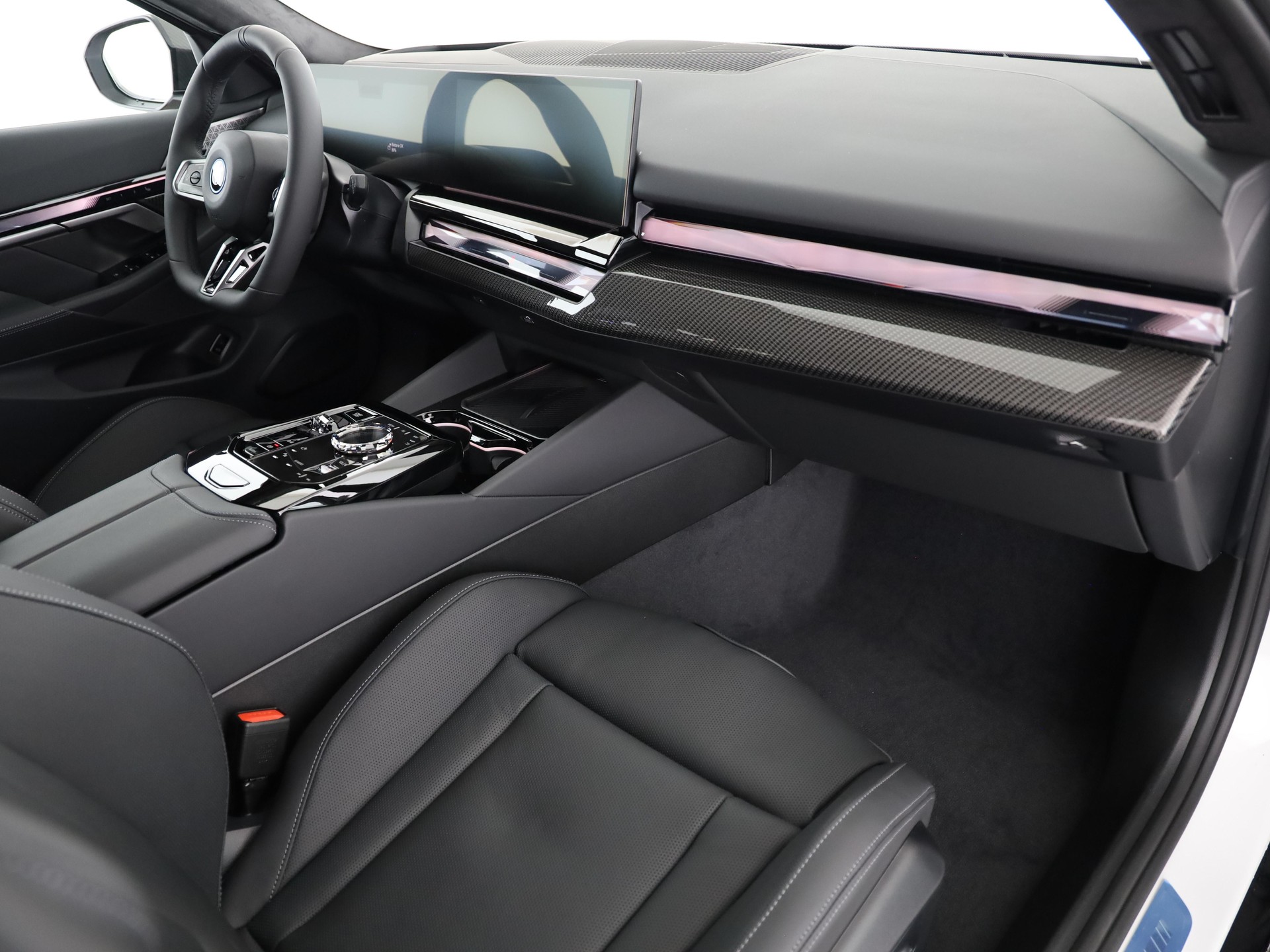 BMW i5 xDrive40 Touring-image-13