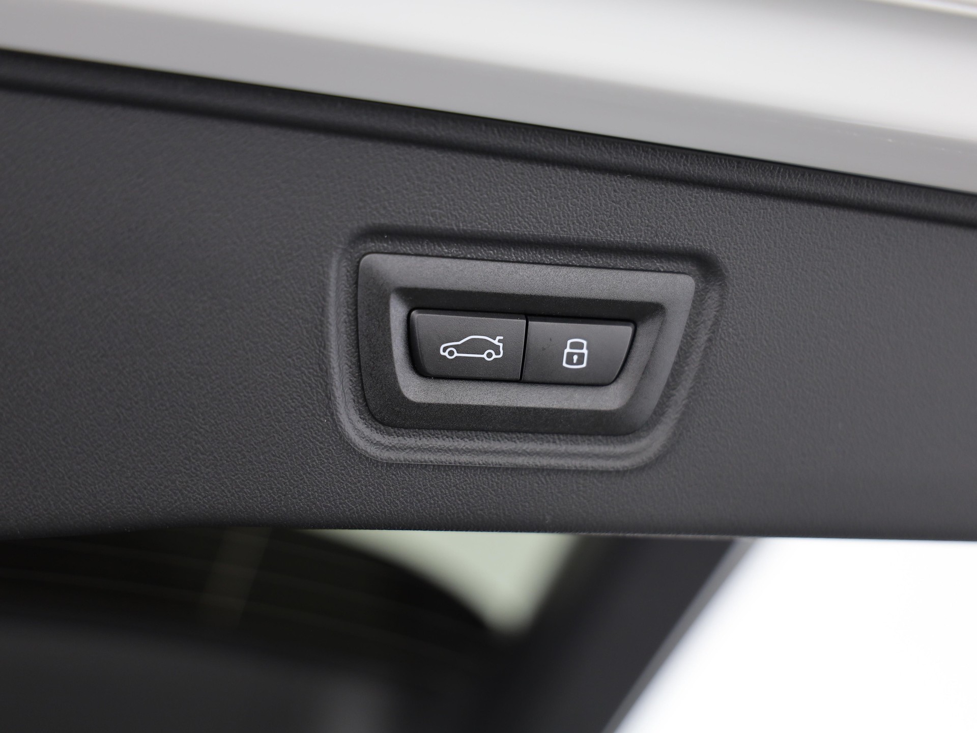 BMW i5 xDrive40 Touring-image-8
