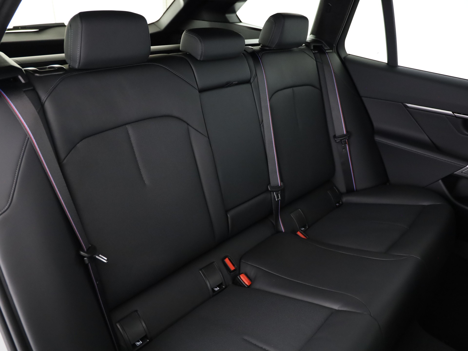 BMW i5 xDrive40 Touring-image-15