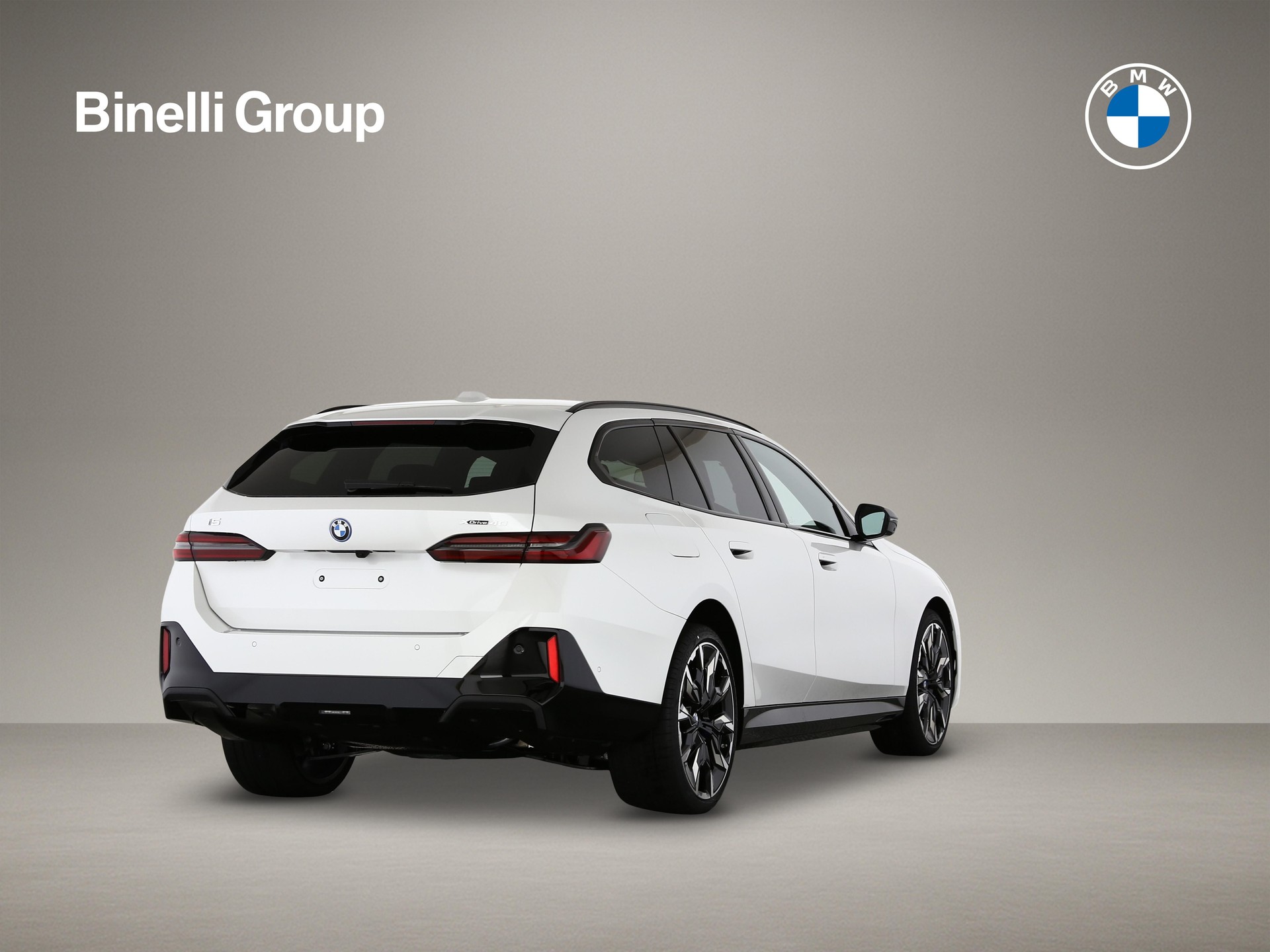 BMW i5 xDrive40 Touring-showroom-element-1