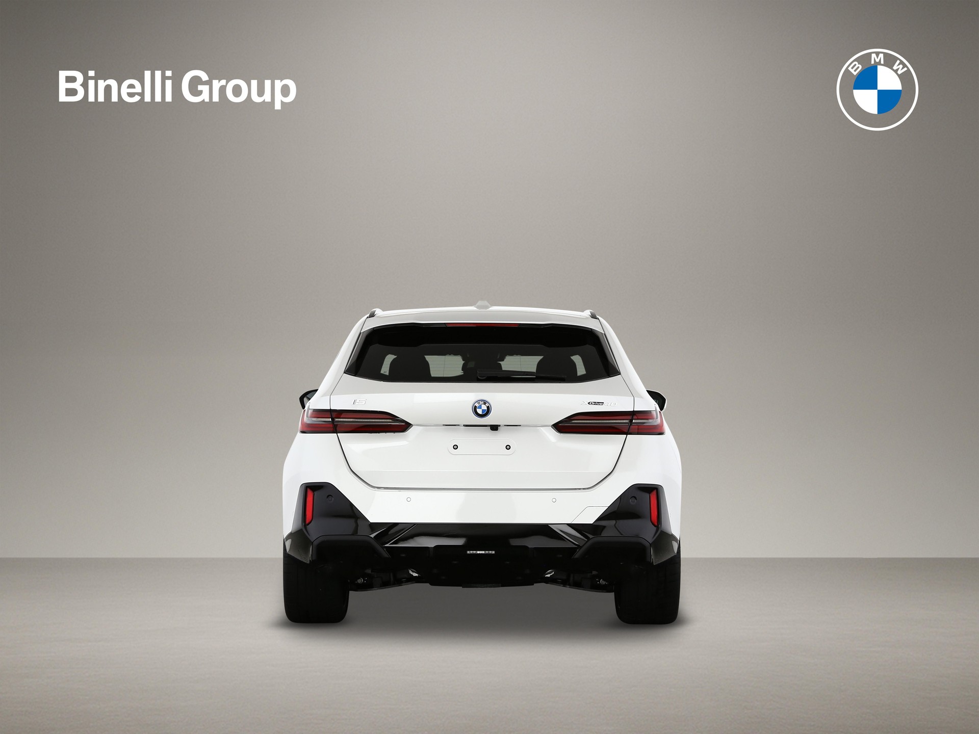BMW i5 xDrive40 Touring-showroom-element-3