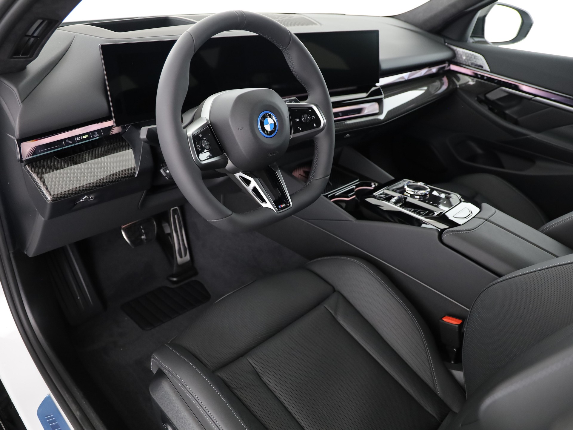 BMW i5 xDrive40 Touring-image-12
