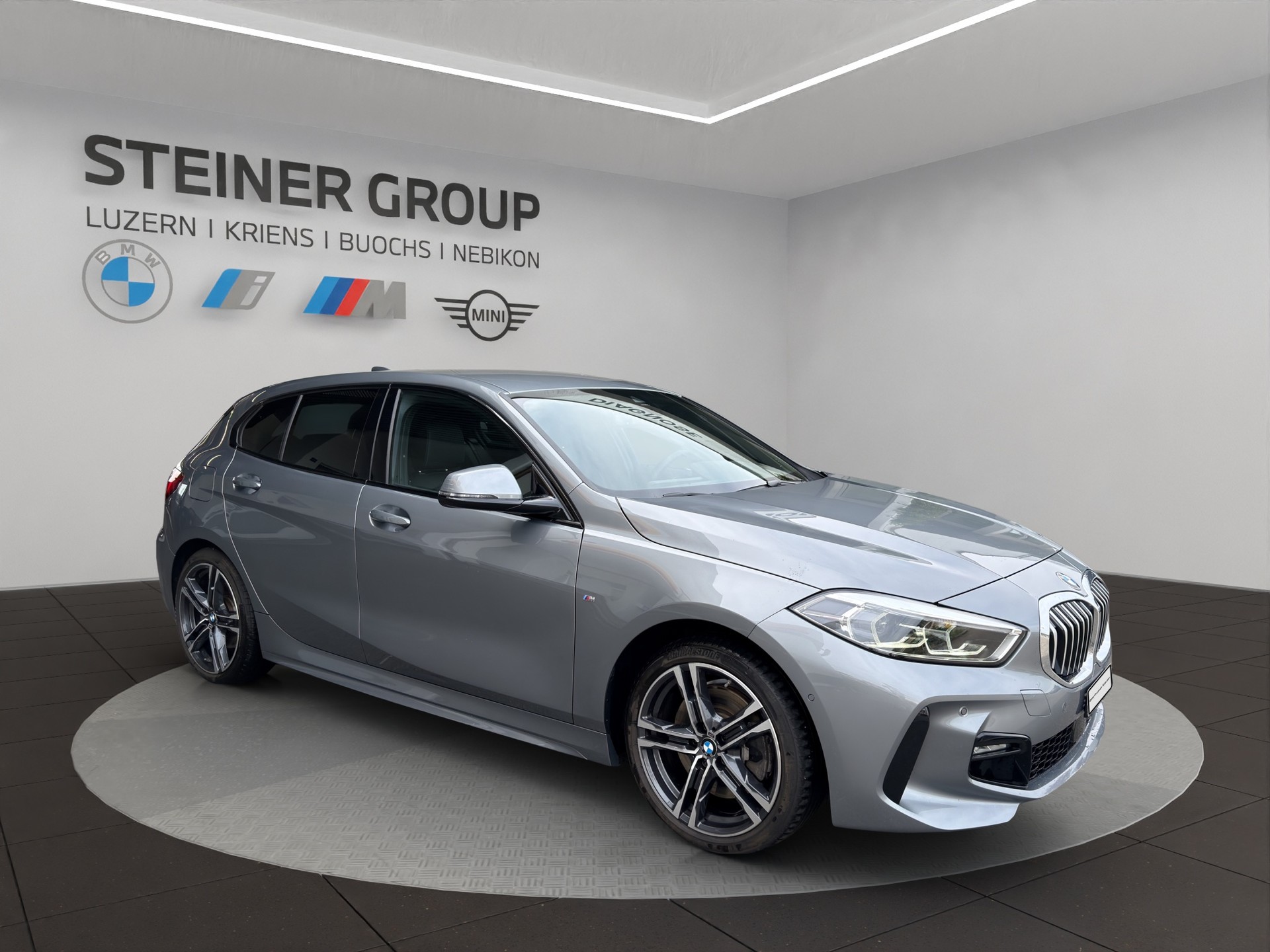 BMW 120d xDrive Steptronic Pure M Sport-showroom-element-2