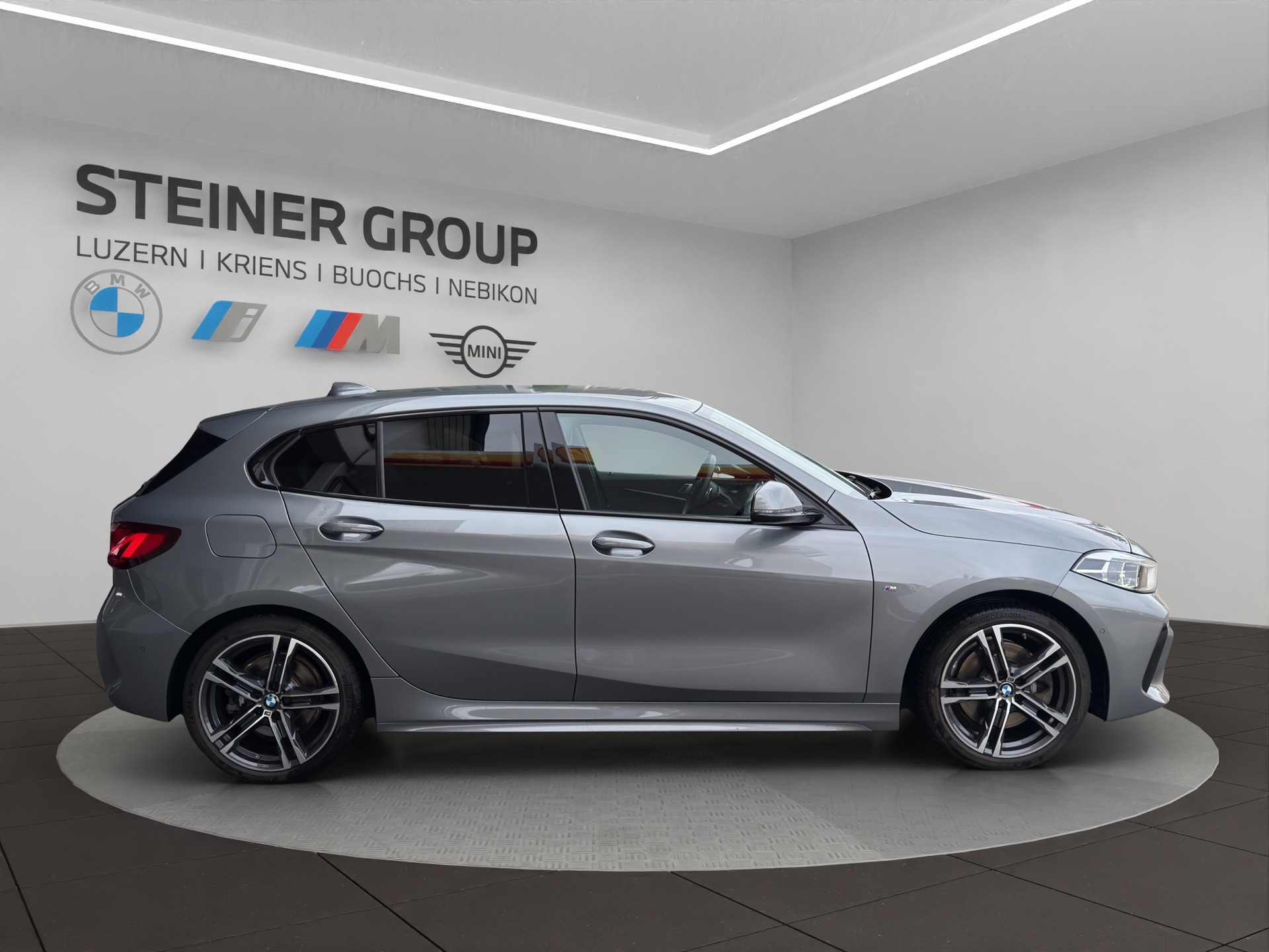 BMW 120d xDrive Steptronic Pure M Sport-showroom-element-3