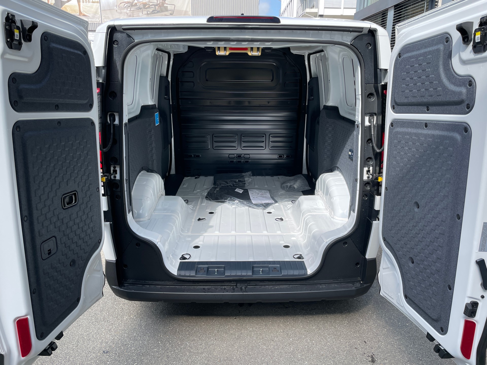 KIA PV5 Cargo 71.2 kWh Elite, 2-Schiebetüren, Wärmepumpe-image-8