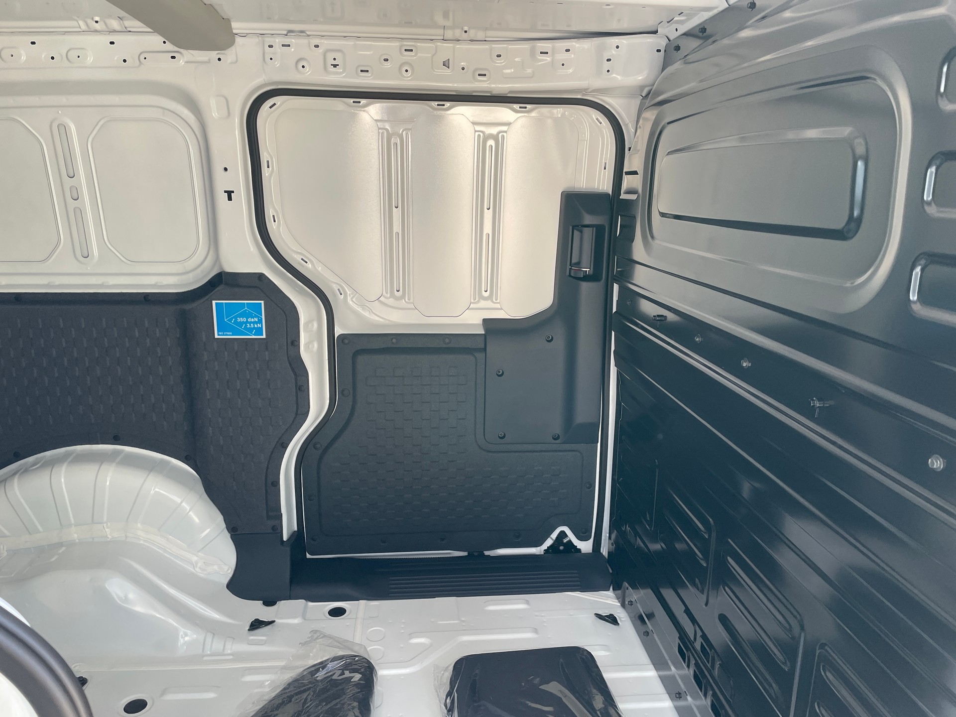 KIA PV5 Cargo 71.2 kWh Elite, 2-Schiebetüren, Wärmepumpe-image-4