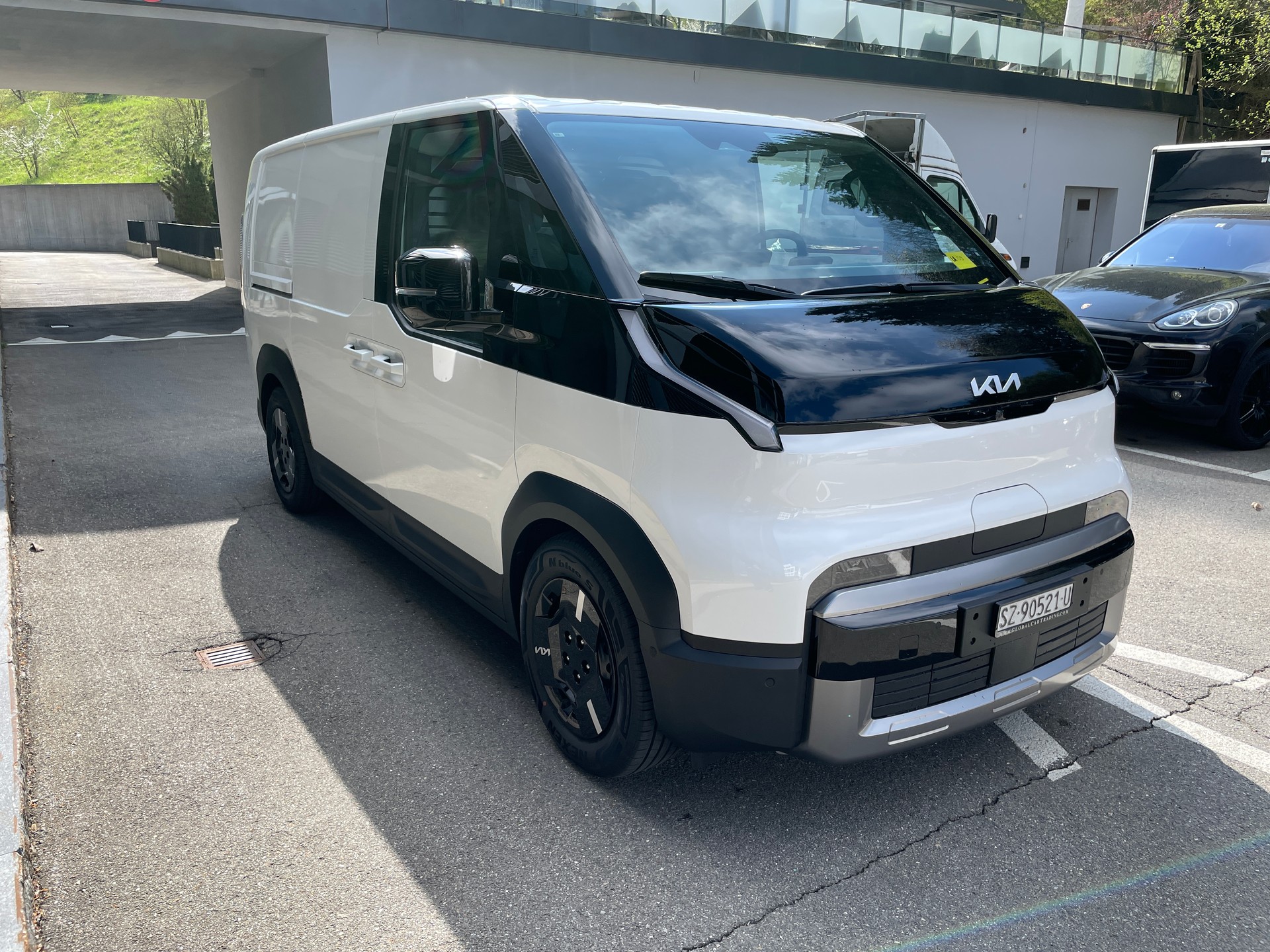 KIA PV5 Cargo 71.2 kWh Elite, 2-Schiebetüren, Wärmepumpe-showroom-element-2