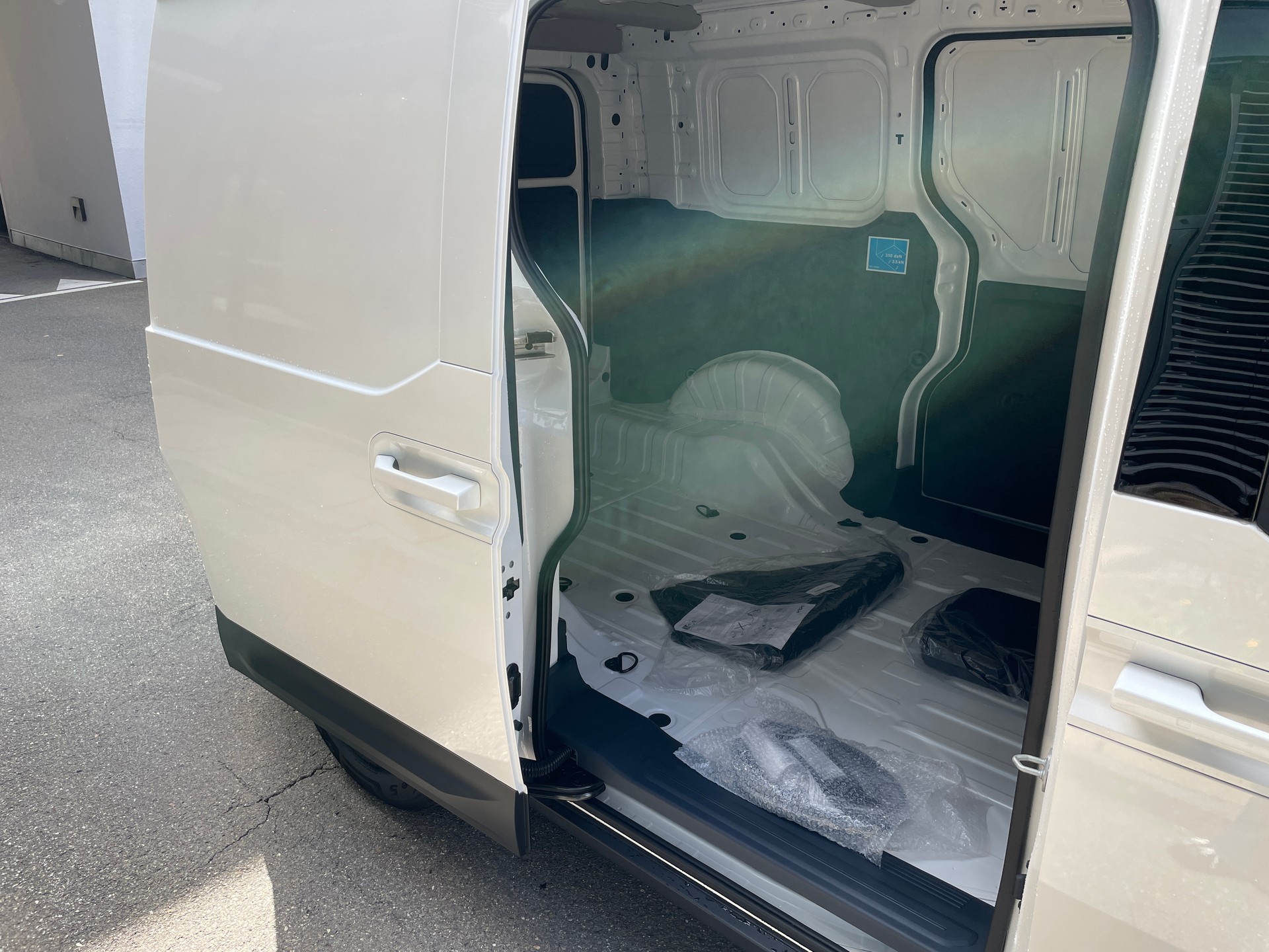 KIA PV5 Cargo 71.2 kWh Elite, 2-Schiebetüren, Wärmepumpe-showroom-element-3