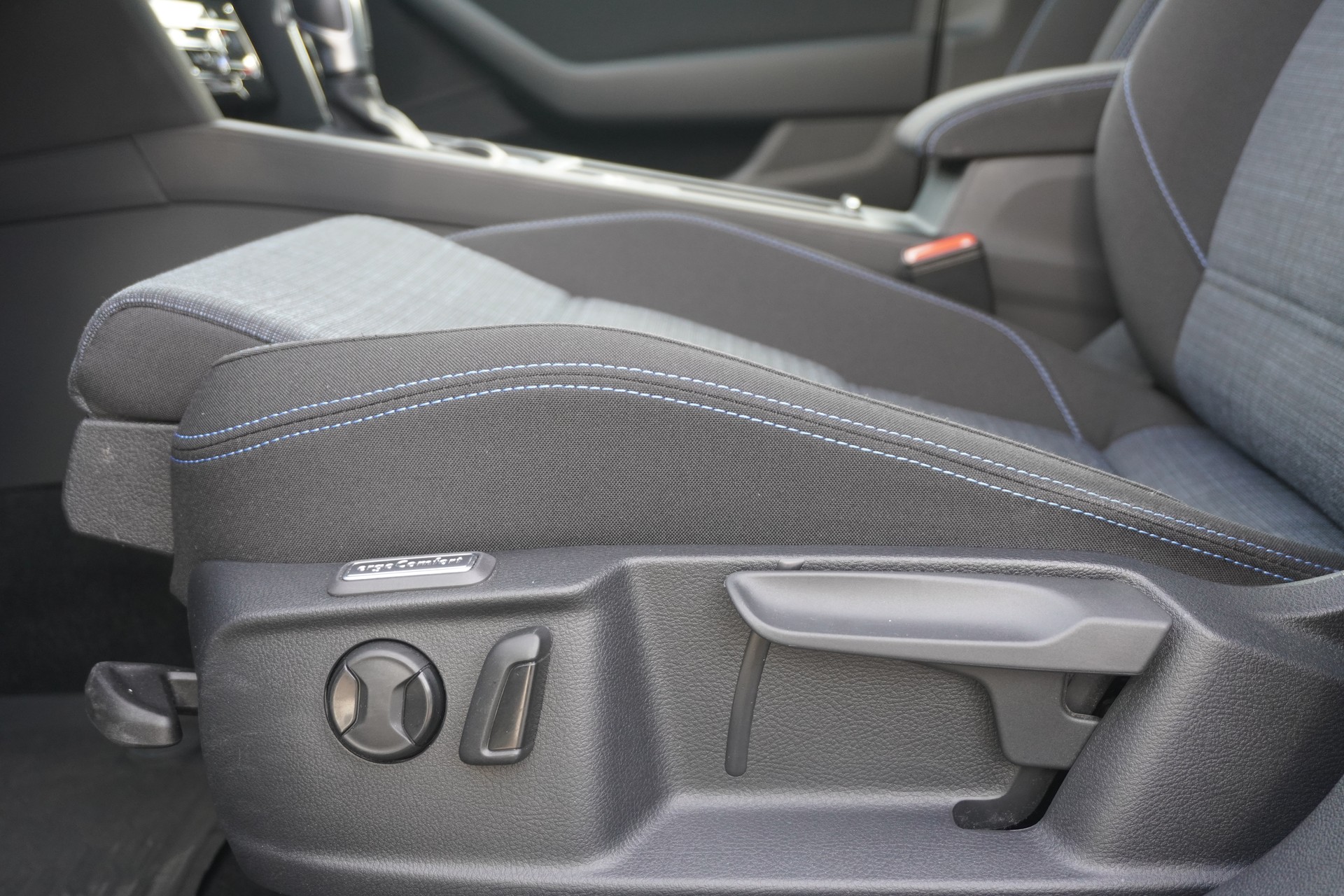 VW Passat Variant 1.4 TSI GTE Hybrid DSG-image-25