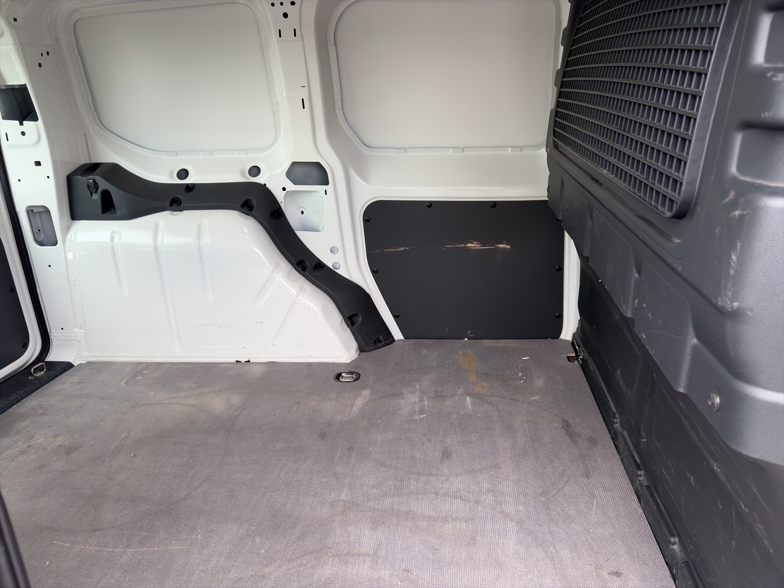 VW Caddy Cargo 2.0TDI-image-11
