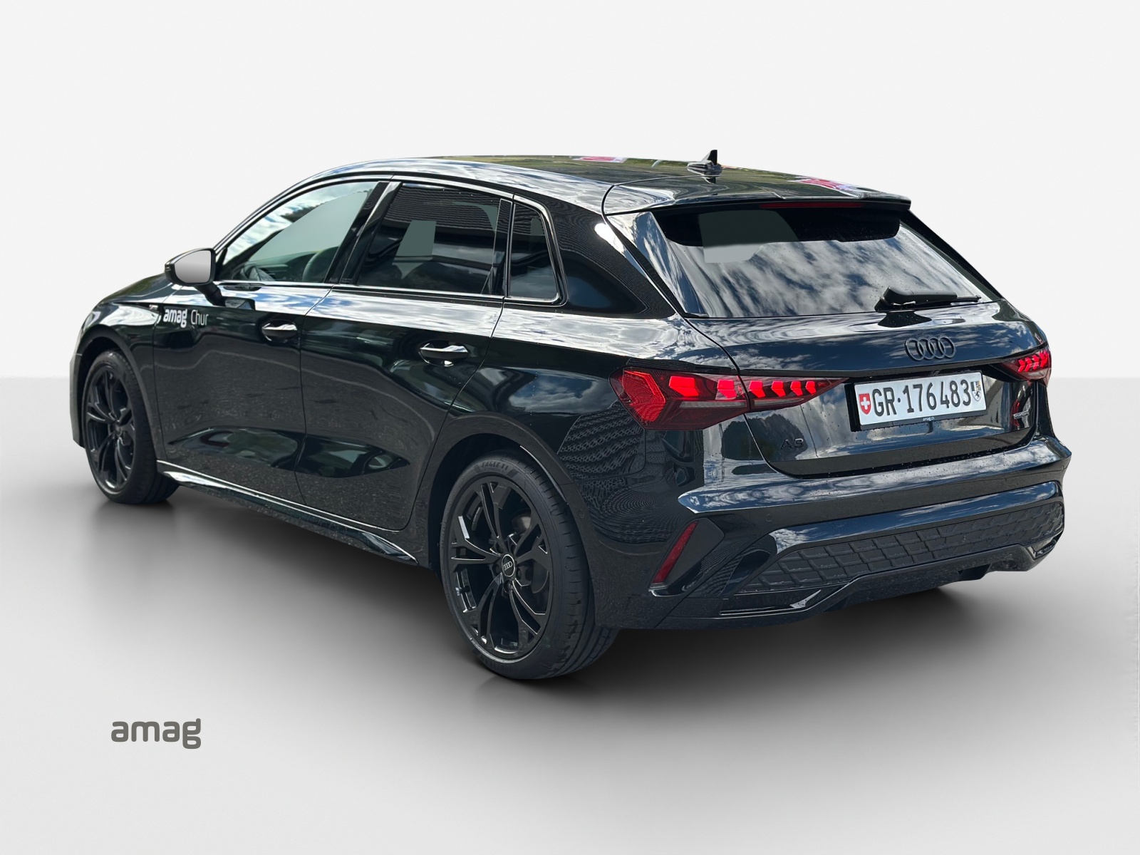 AUDI A3 Sportback TFSI 150 kW quattro S line S tronic-image-2