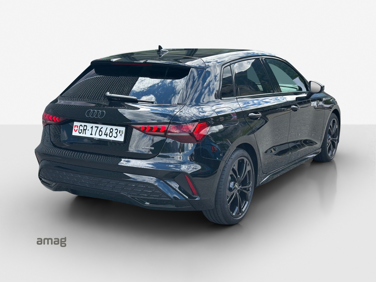 AUDI A3 Sportback TFSI 150 kW quattro S line S tronic-image-4