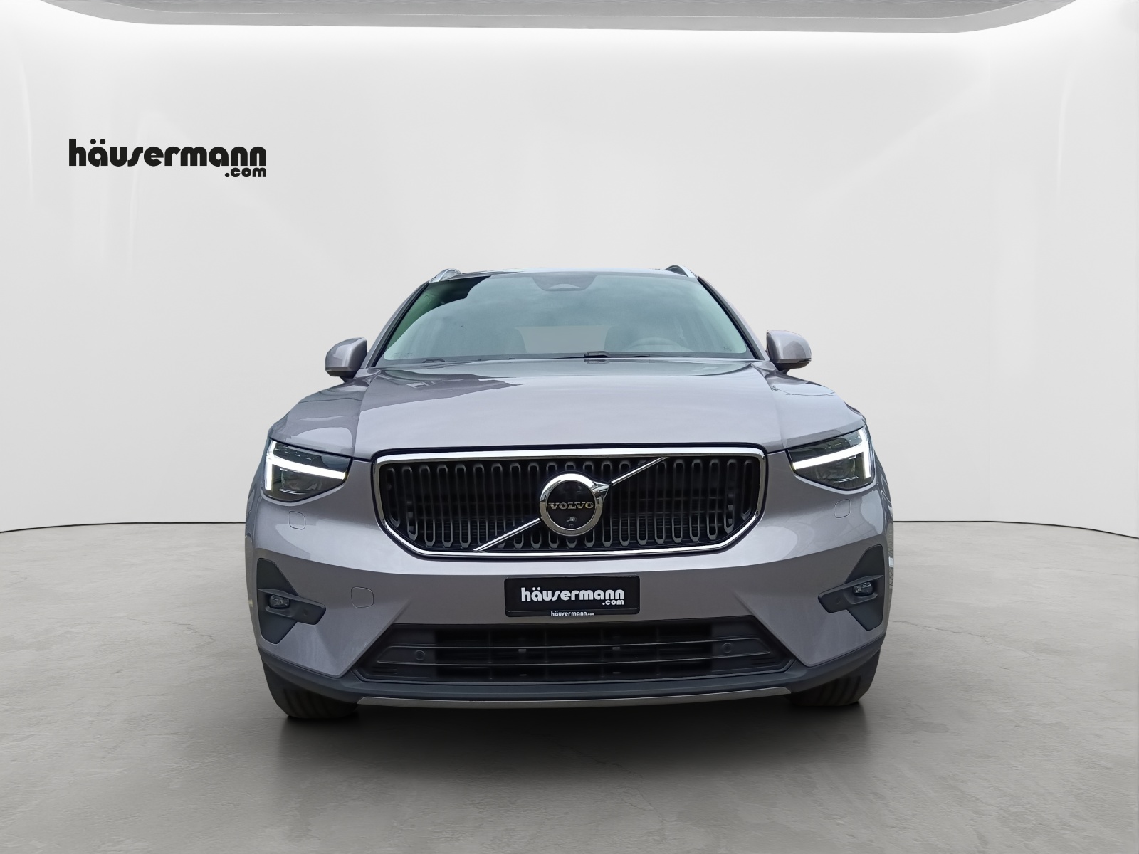 VOLVO XC40 2.0 B3 MH Core XCITE-image-1