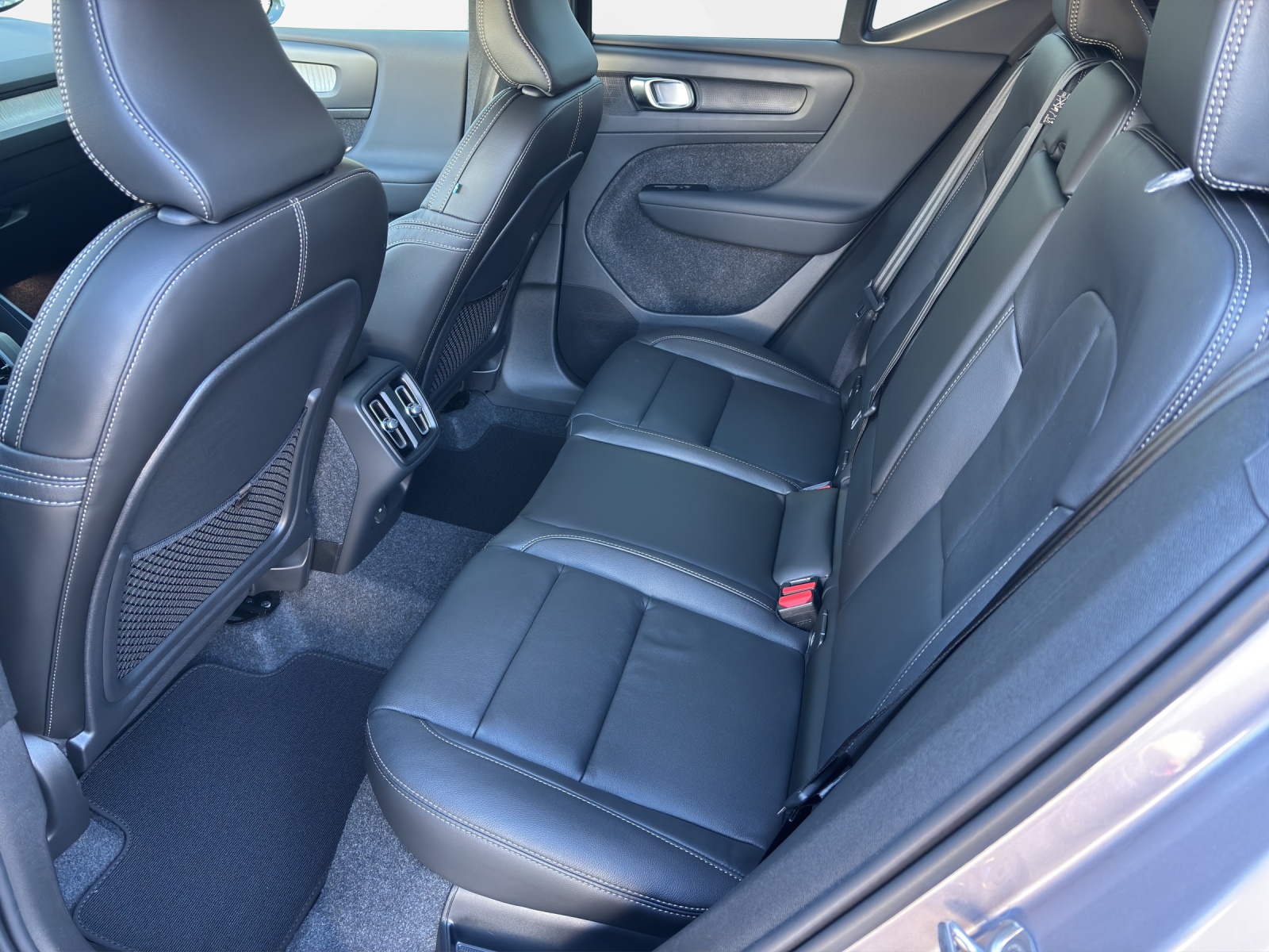 VOLVO XC40 2.0 B3 MH Core XCITE-image-4