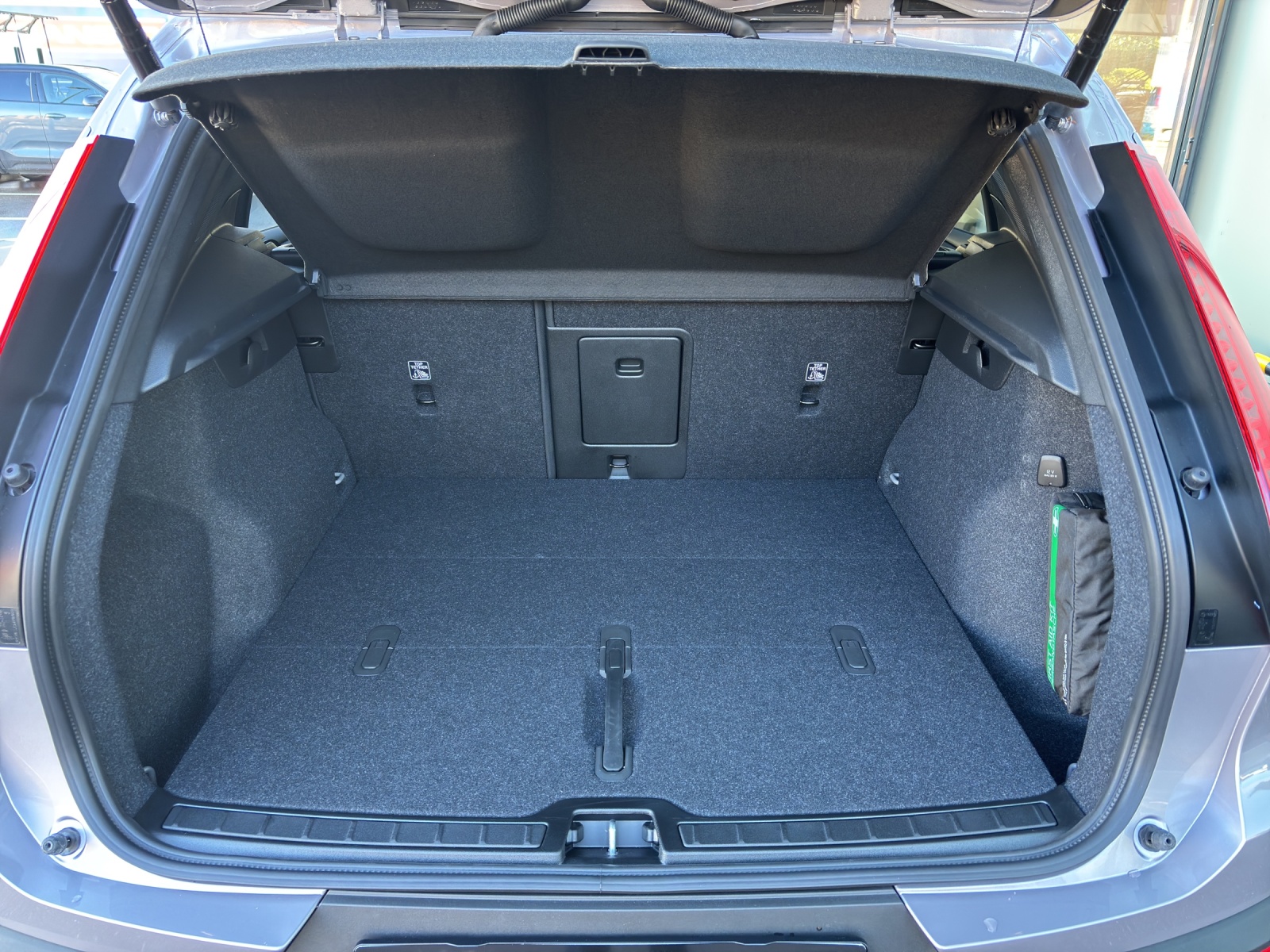 VOLVO XC40 2.0 B3 MH Core XCITE-image-12