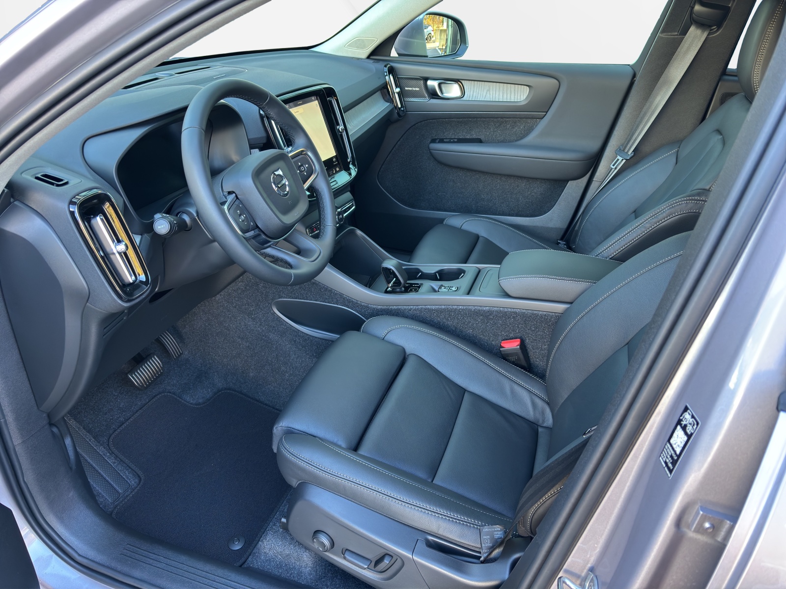 VOLVO XC40 2.0 B3 MH Core XCITE-image-3