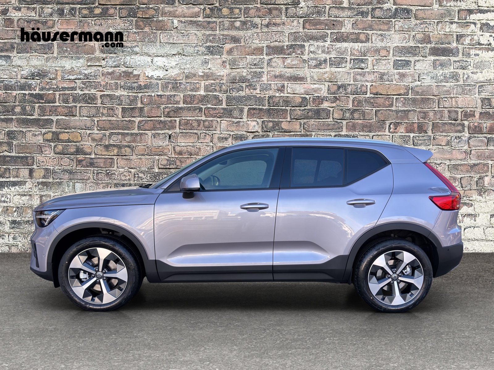 VOLVO XC40 2.0 B3 MH Core XCITE-image-1
