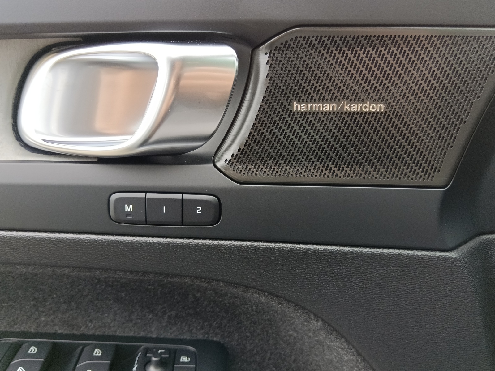 VOLVO XC40 2.0 B3 MH Core XCITE-image-11