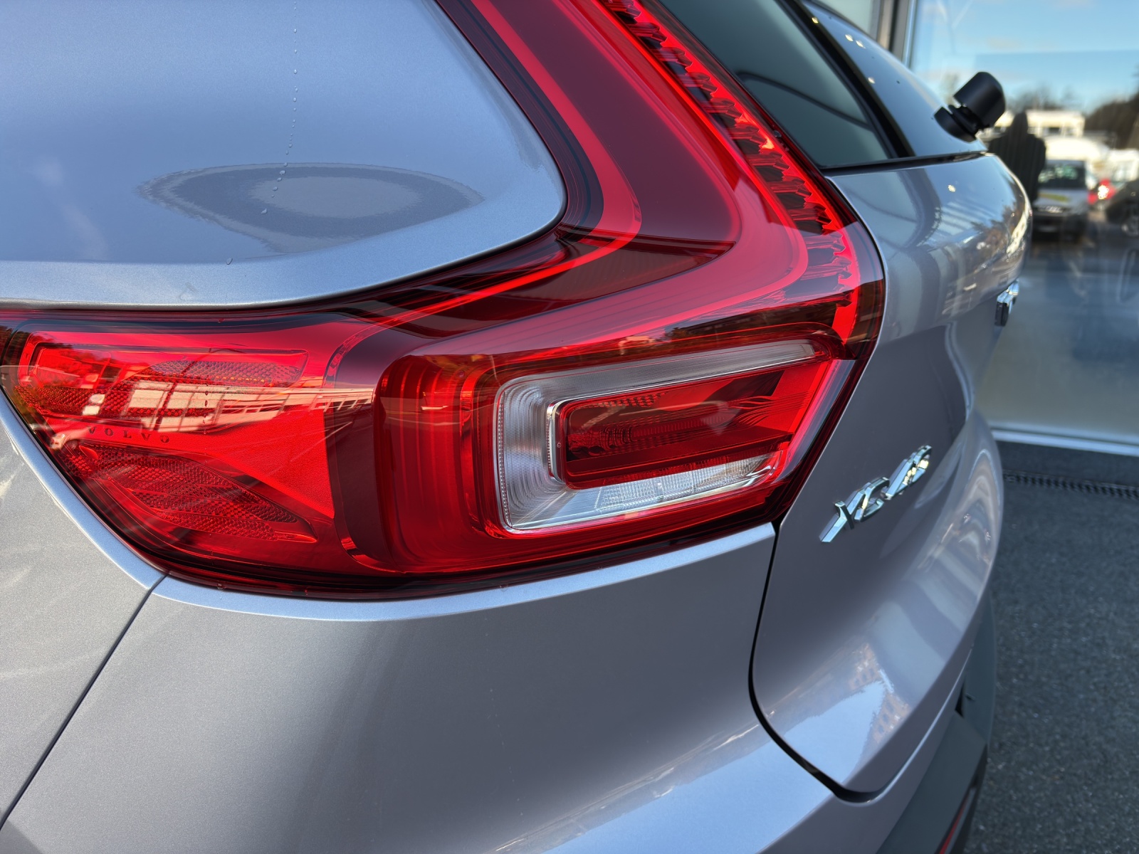 VOLVO XC40 2.0 B3 MH Core XCITE-image-14