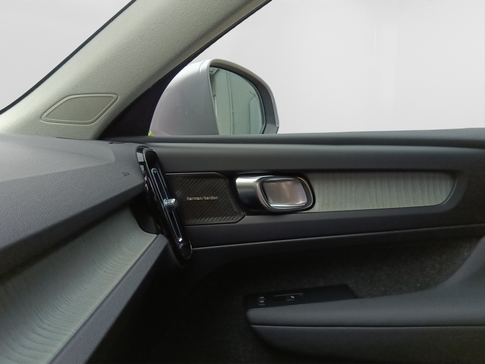 VOLVO XC40 2.0 B3 MH Core XCITE-image-10