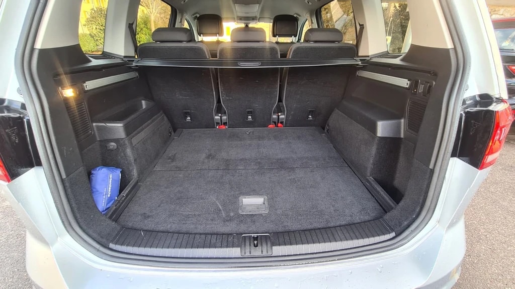 VW Touran 2.0 TDI BlueMotion TechnologyComfortline DSG ** Anh-Kupplung ** Gr.Navi ** RF-Kamera ** Parkhilfe v+h **-image-7