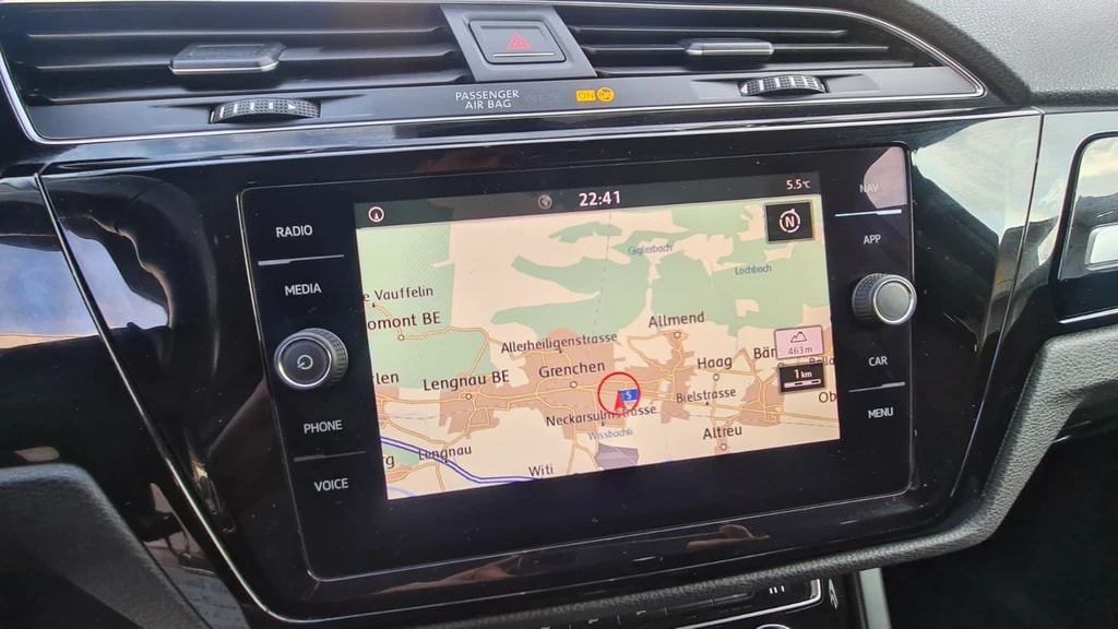 VW Touran 2.0 TDI BlueMotion TechnologyComfortline DSG ** Anh-Kupplung ** Gr.Navi ** RF-Kamera ** Parkhilfe v+h **-image-10