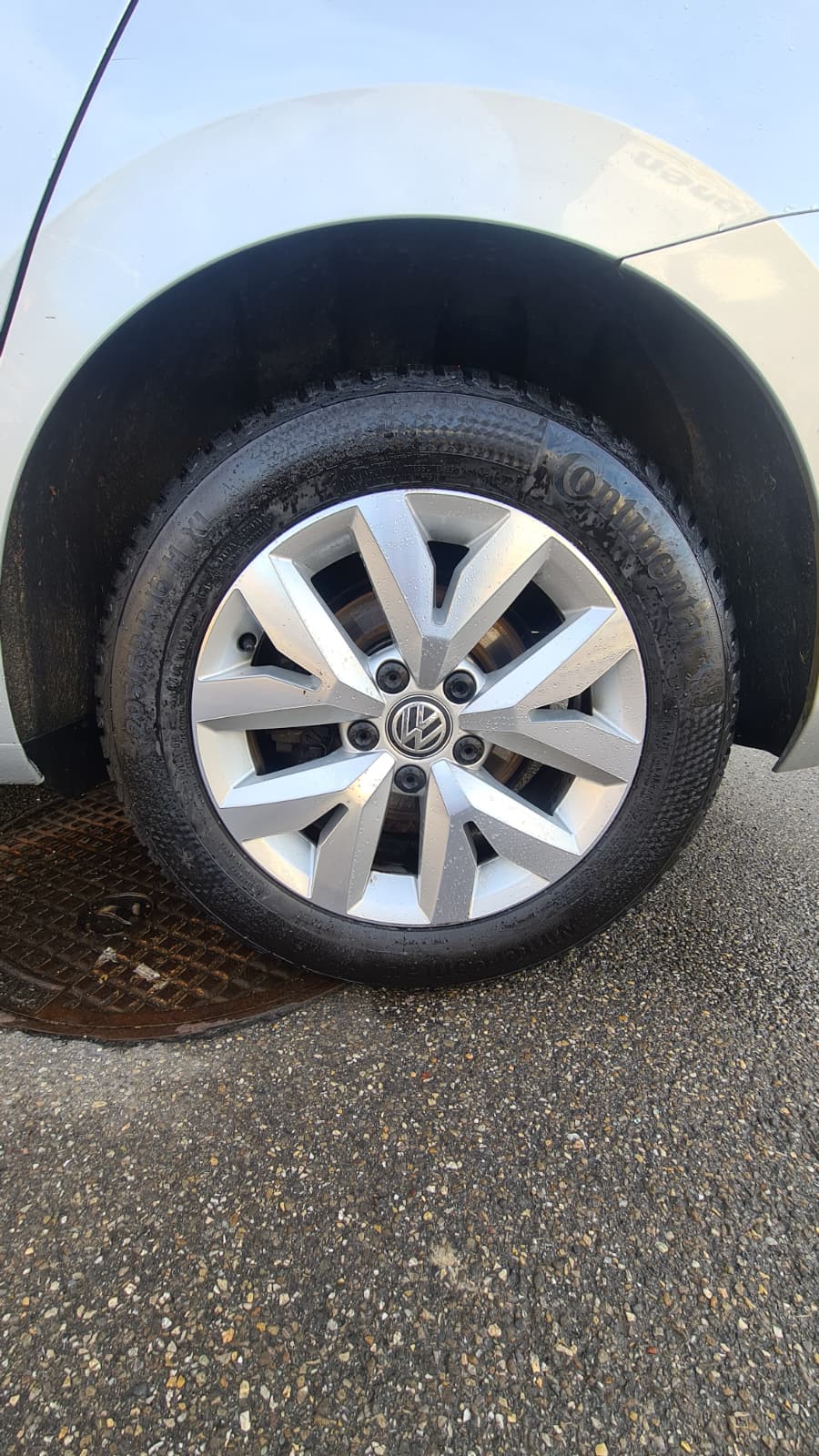 VW Touran 2.0 TDI BlueMotion TechnologyComfortline DSG ** Anh-Kupplung ** Gr.Navi ** RF-Kamera ** Parkhilfe v+h **-image-15