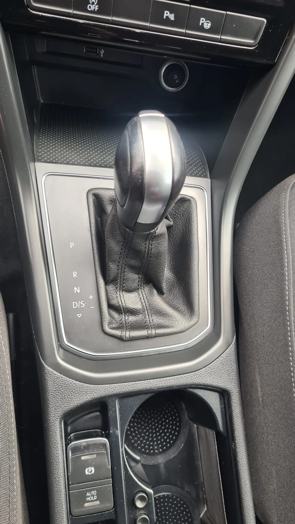 VW Touran 2.0 TDI BlueMotion TechnologyComfortline DSG ** Anh-Kupplung ** Gr.Navi ** RF-Kamera ** Parkhilfe v+h **-image-9