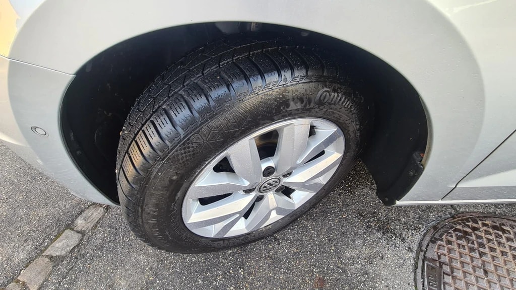 VW Touran 2.0 TDI BlueMotion TechnologyComfortline DSG ** Anh-Kupplung ** Gr.Navi ** RF-Kamera ** Parkhilfe v+h **-image-16