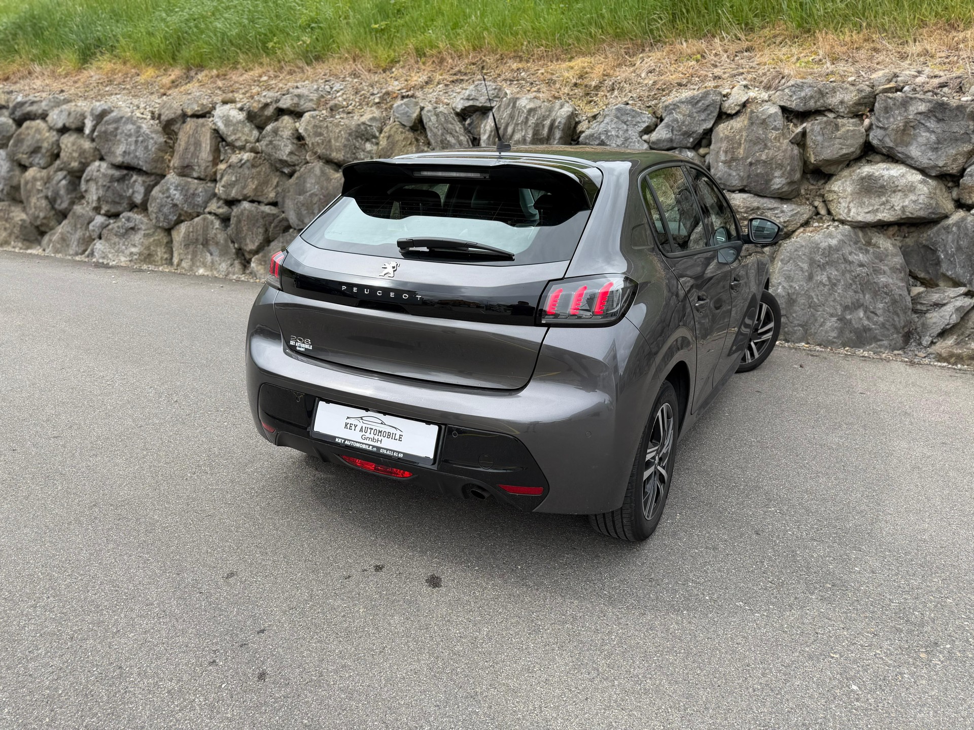 PEUGEOT 208 1.2 PureTech Allure EAT8-image-4