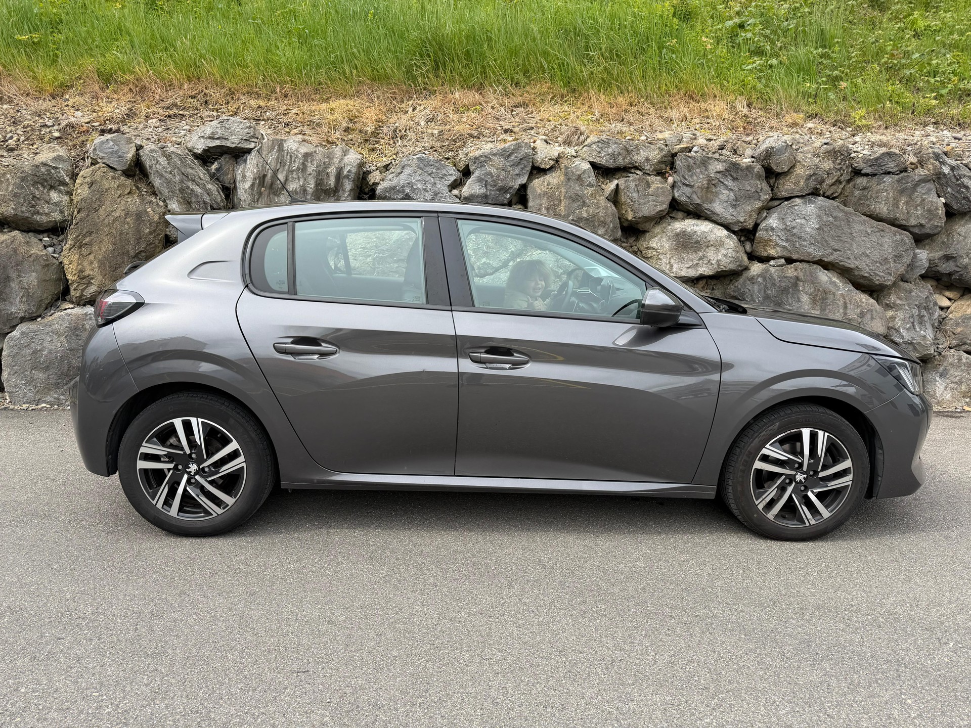 PEUGEOT 208 1.2 PureTech Allure EAT8-image-3