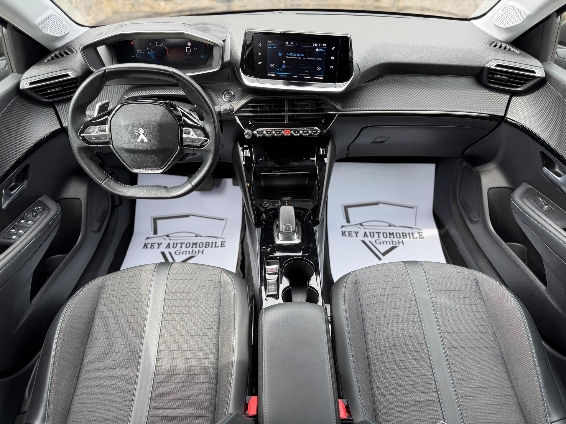 PEUGEOT 208 1.2 PureTech Allure EAT8-image-6